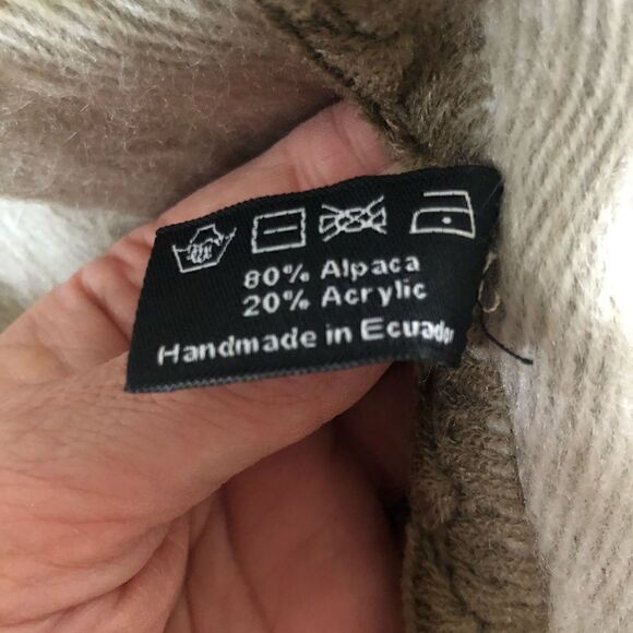 Shupaca Alpaca Two Button Cape Poncho Taupe One Size Beautiful! - Picture 9 of 9